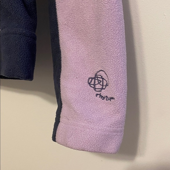 Patagonia Hoodie - Lavender and Navy, thicker fabric, 2 pockets - Picture 4 of 9